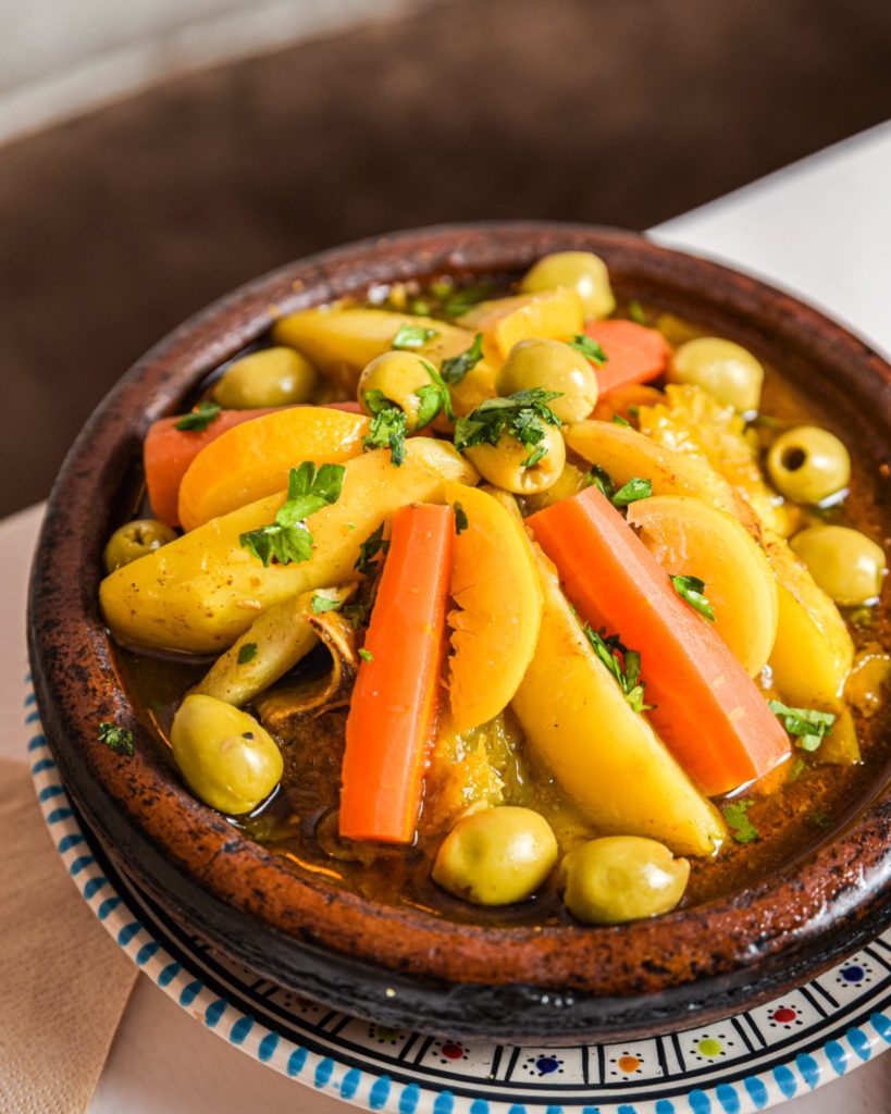 Un plat végétarien coloré