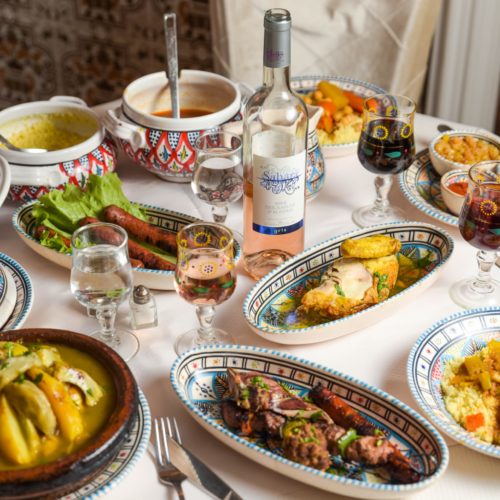 Menu traditionnel avec d'épices orientales